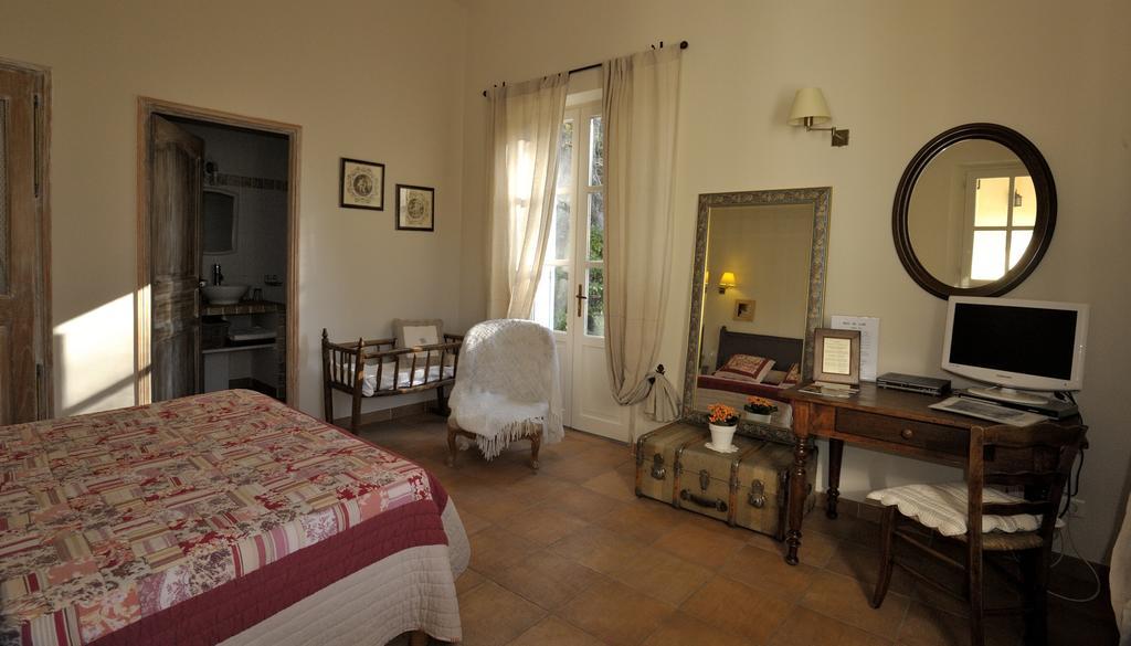 Mas De Lure Bed and Breakfast Salon-de-Provence Buitenkant foto